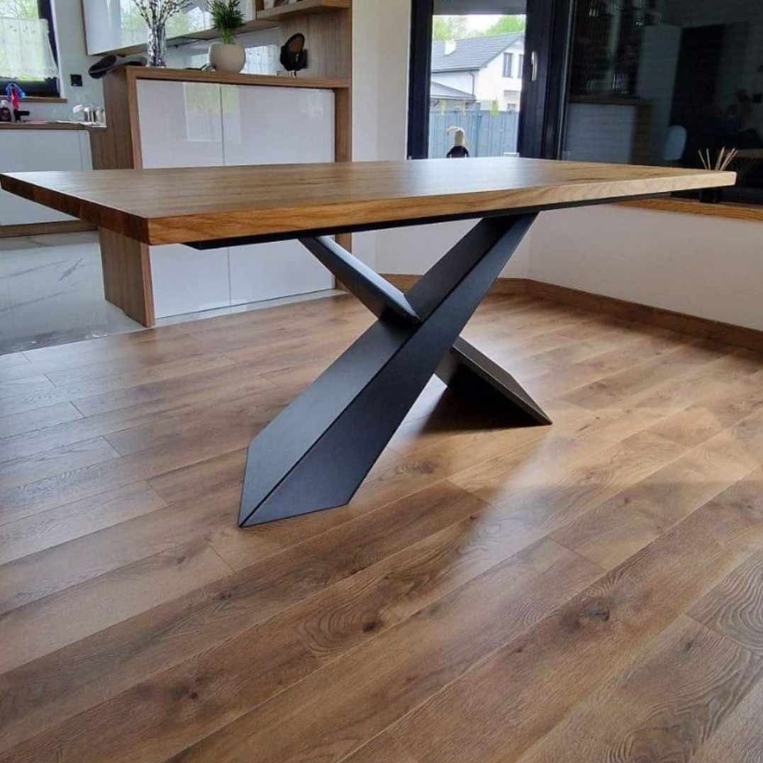 Nowoczesny stół z dęba litego