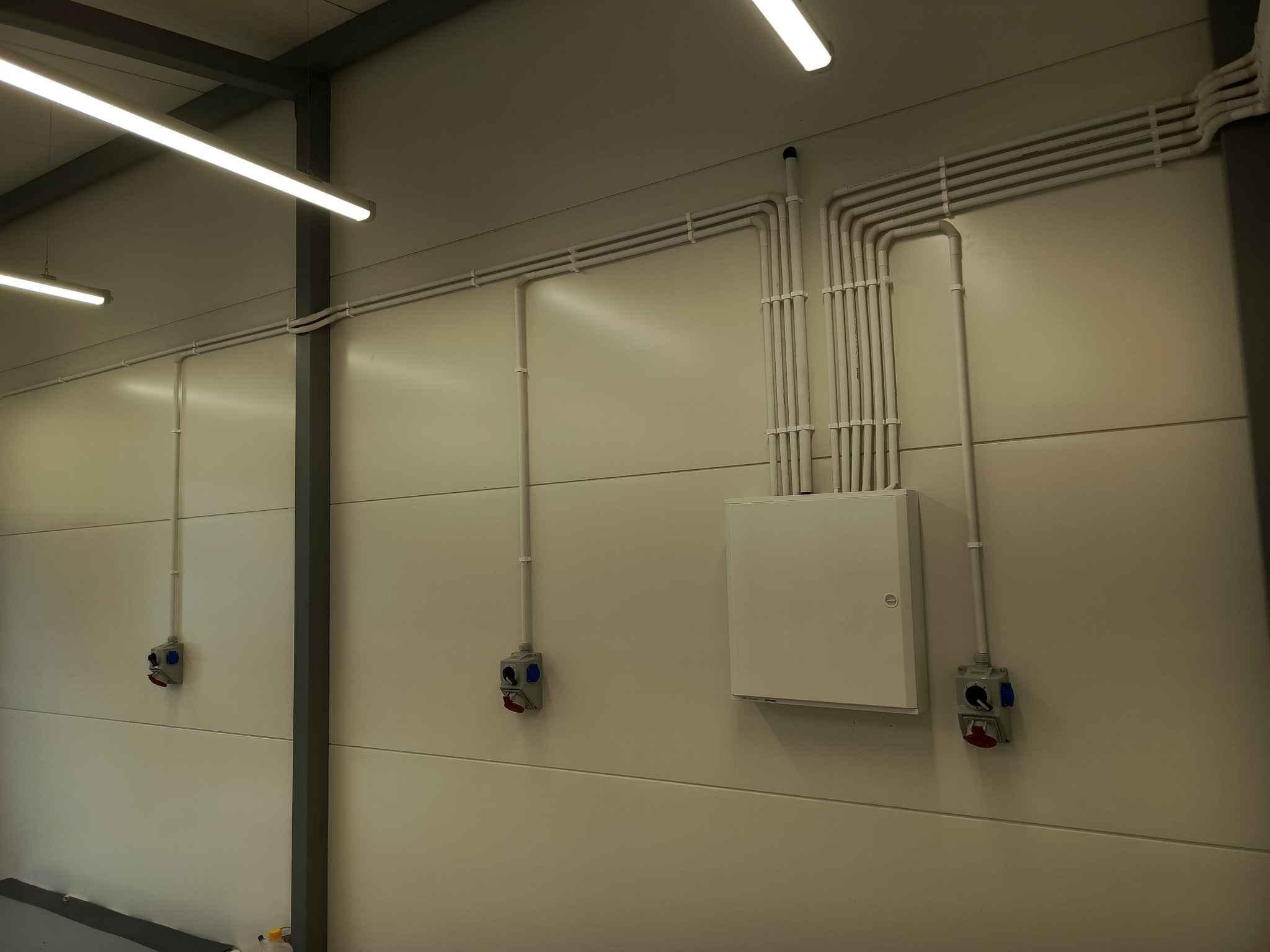 Instalacja w budynku przemysłowym