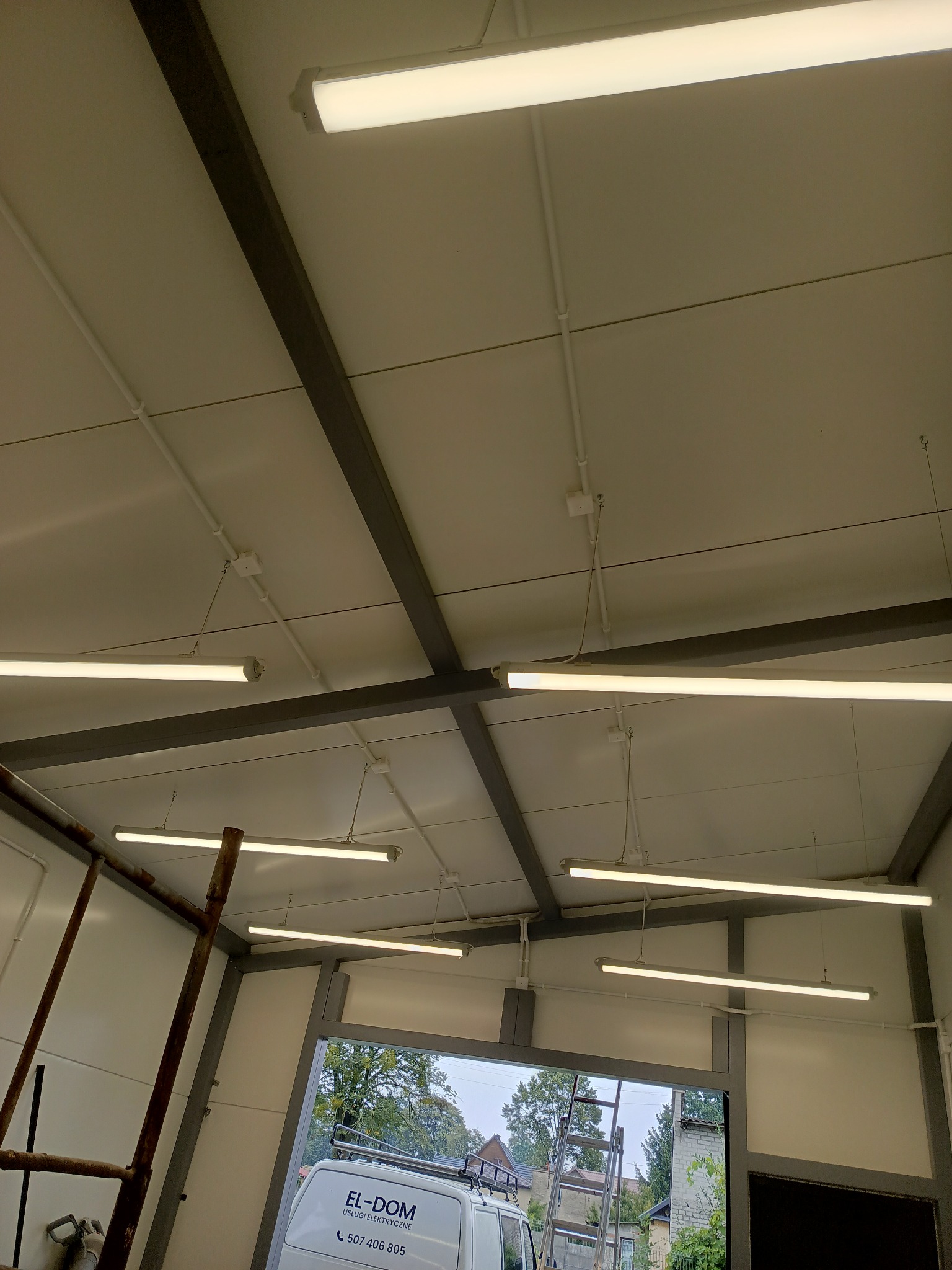 Oświetlenie warsztatu