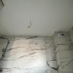 łazienka 4.7m2 po podłodze