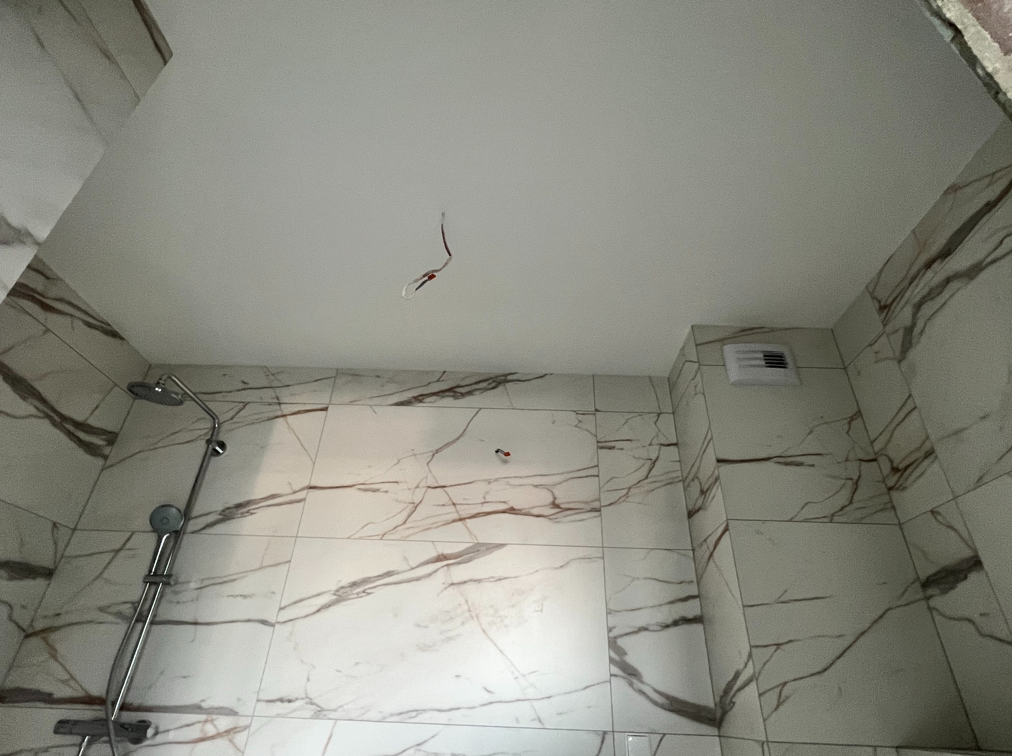 łazienka 4.7m2 po podłodze