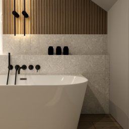 Jakub Pastuszka Kontur Wnętrz - Nowoczesna łazienka w Zabierzowie z wolnostojącą białą wanną na tle ściany wyłożonej płytkami imitującymi lastryko, drewnianymi lamelami i czarną armaturą.