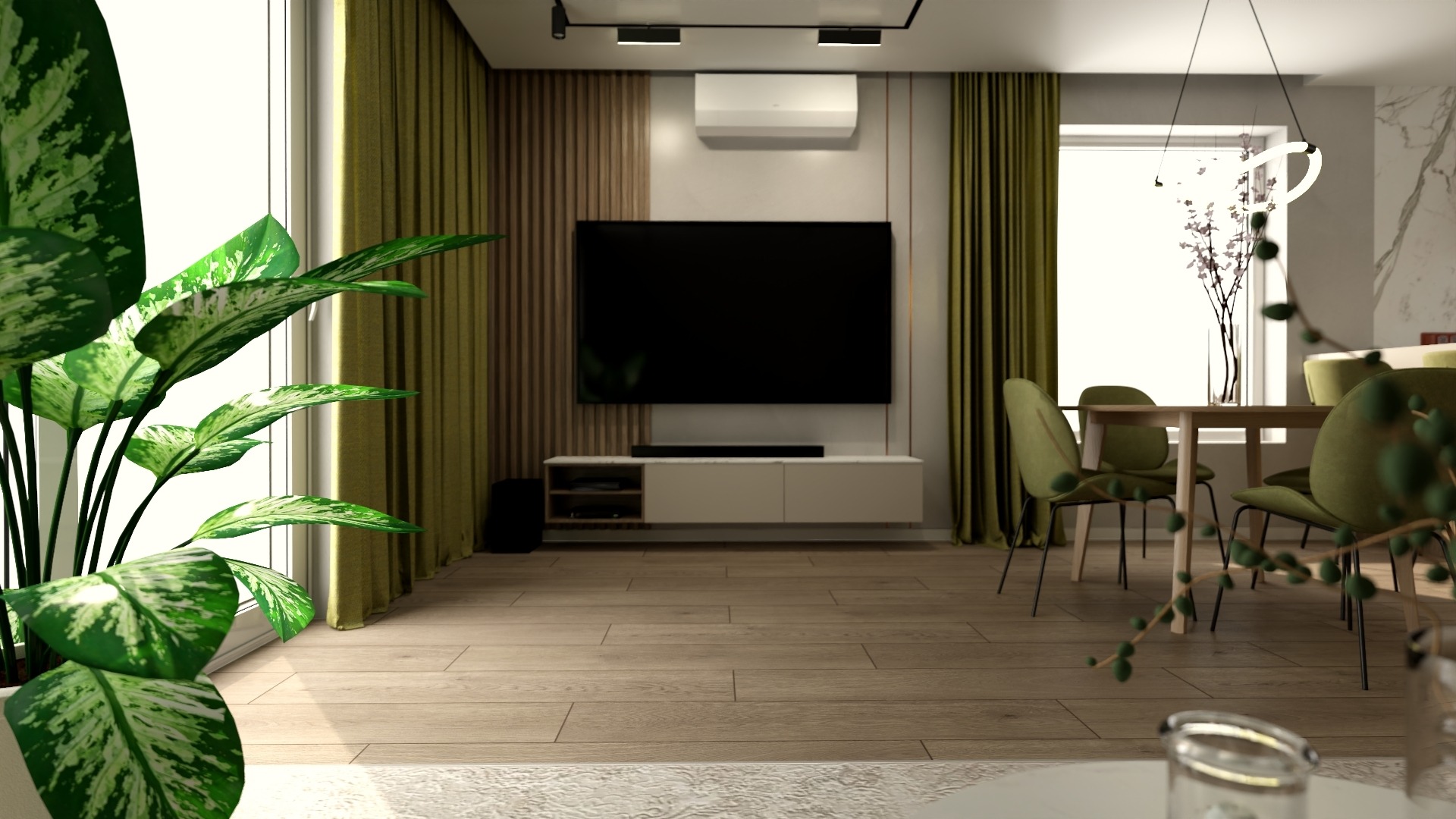 Jasne wnętrze salonu z drewnianą podłogą, telewizorem na ścianie z panelami i zasłonami w odcieniach zieleni, stół z krzesłami oraz rośliny doniczkowe.