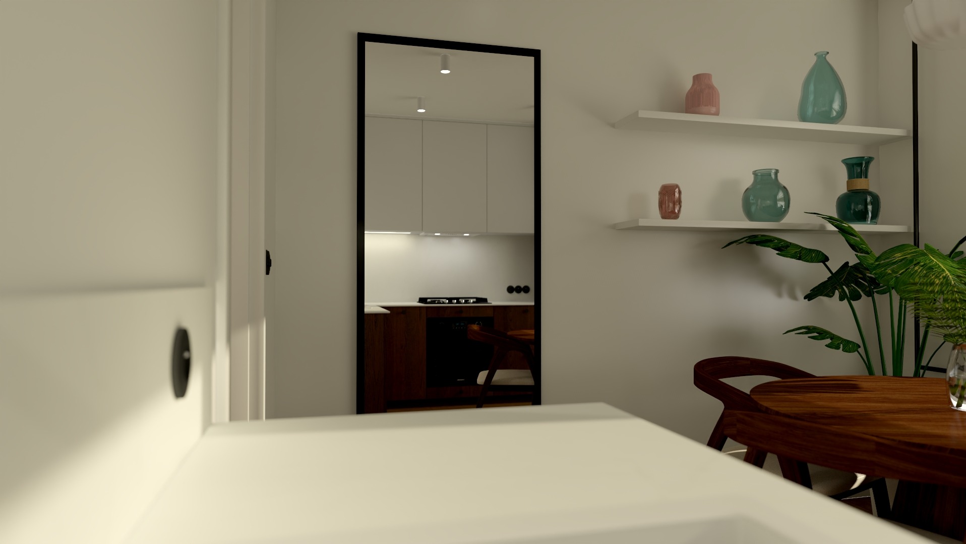Minimalistyczna kuchnia widoczna w lustrze, z drewnianym stołem i rośliną na pierwszym planie, oraz półkami z dekoracyjnymi wazonami na ścianie.