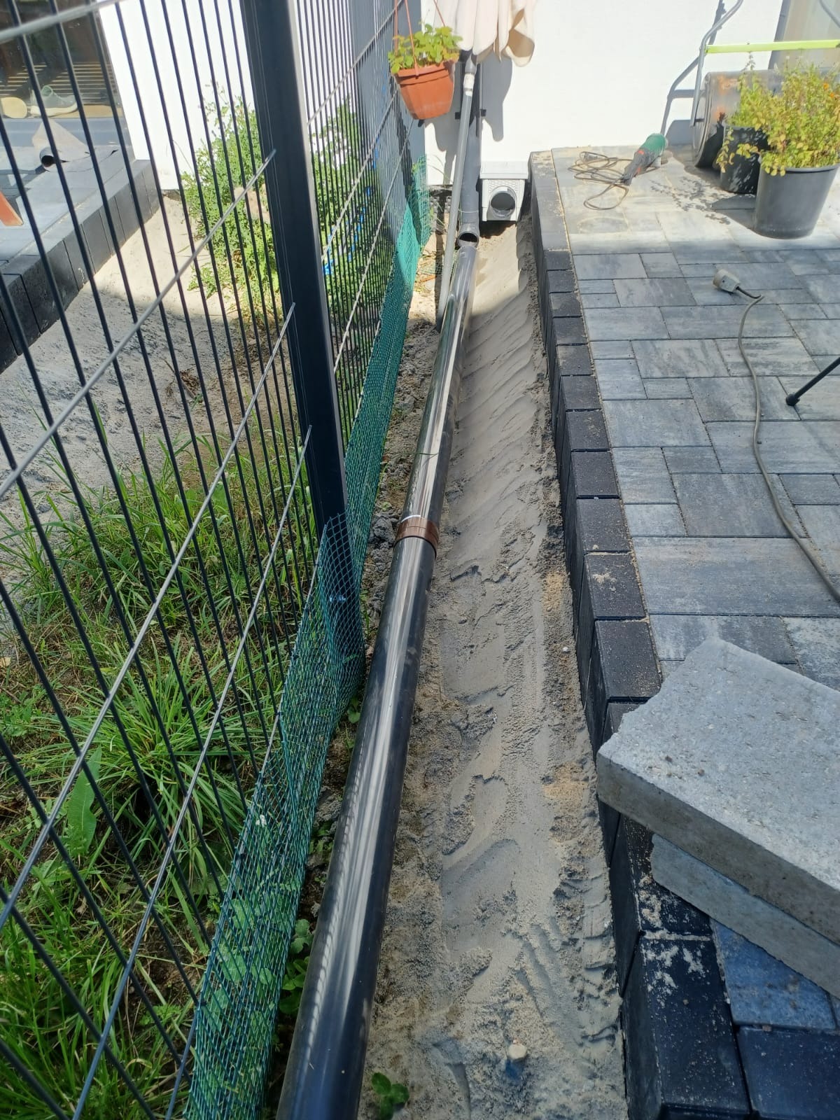 Palisady betonowe i donice.