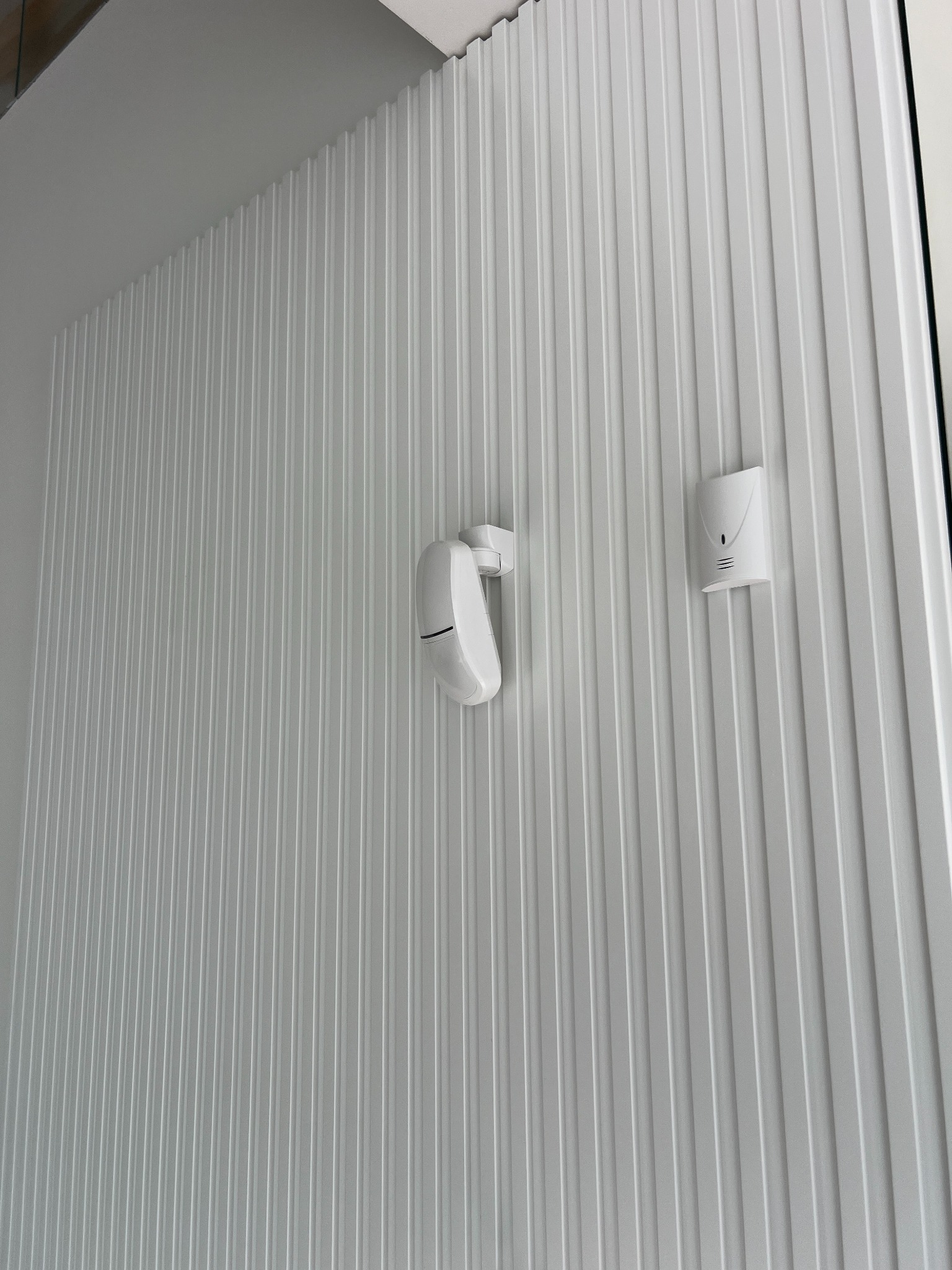 Czujka zbicia szyby Satel Indygo oraz Czujka ruchu Satel Slim Pir Pet