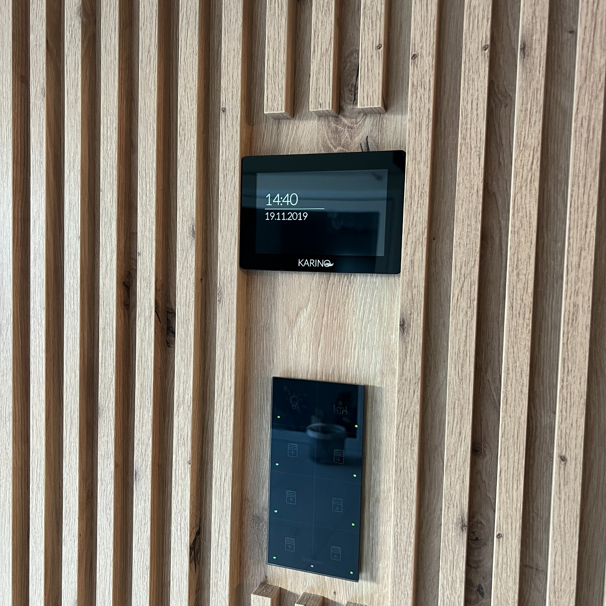 Ekran rekuperatora oraz panel systemowy Grenton z grawerem