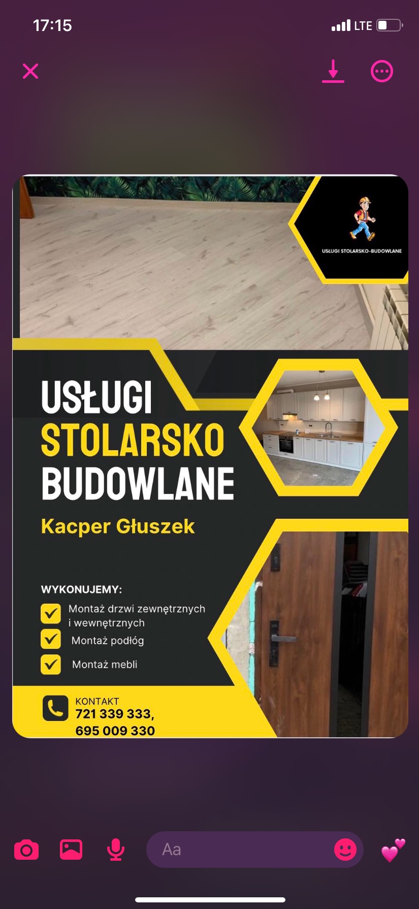 Grafika reklamowa usług stolarsko-budowlanych Kacpra Głuszka, prezentująca fragment położonej podłogi z panelami, wnętrze kuchni z białymi szafkami oraz zamontowane drzwi wewnętrzne z ciemnego drewna.