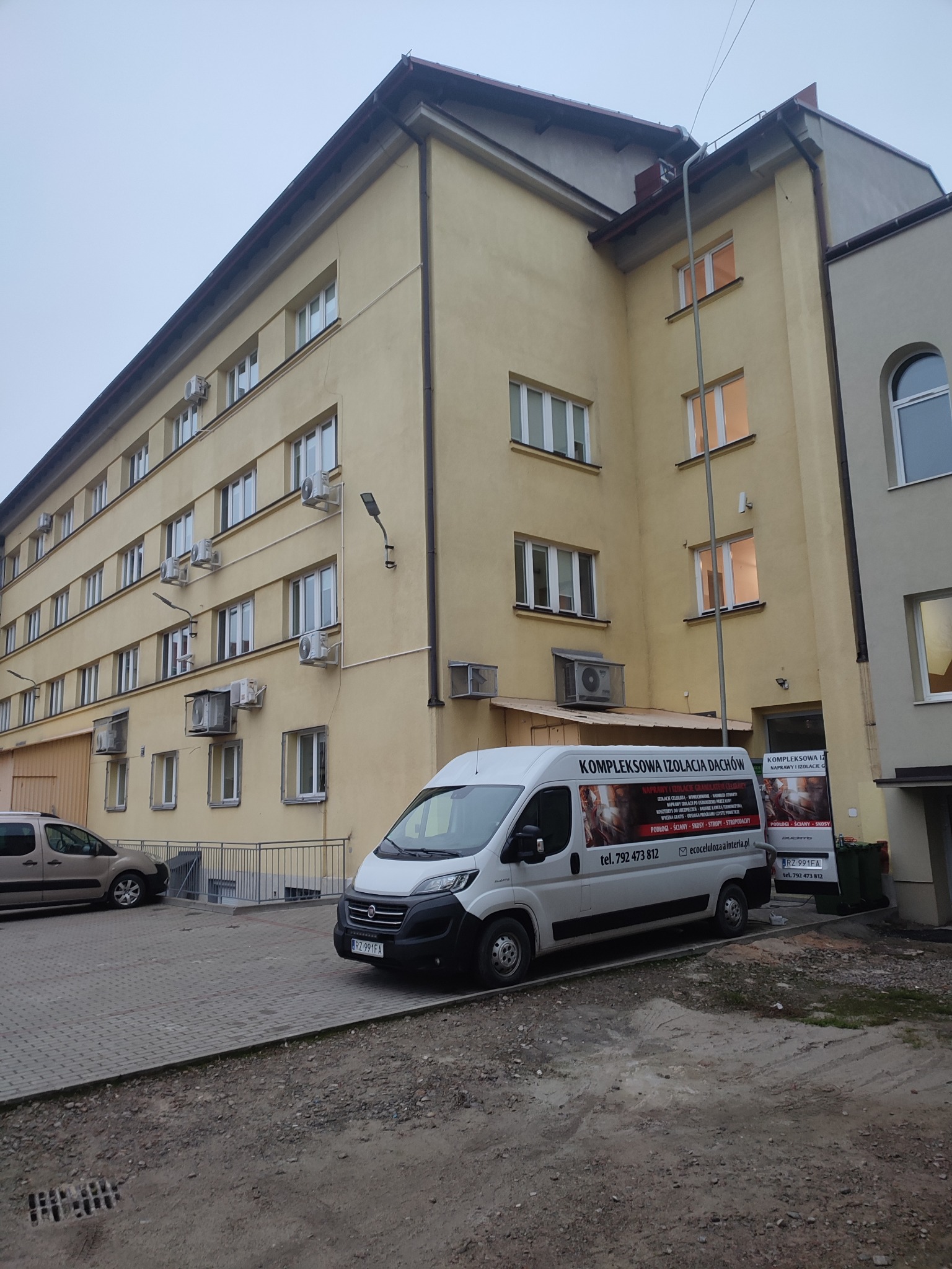 Ocieplanie stropu 700 m2 w Urzędzie Statystycznym w Rzeszowie