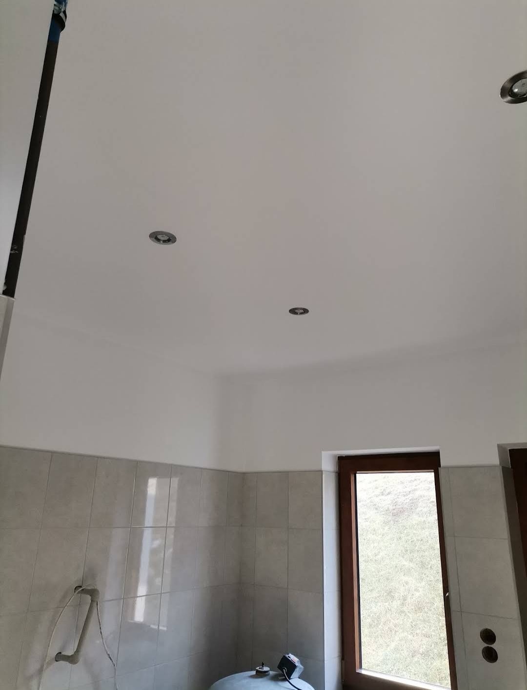 Sufit obniżany + montaż oczek +malowanie