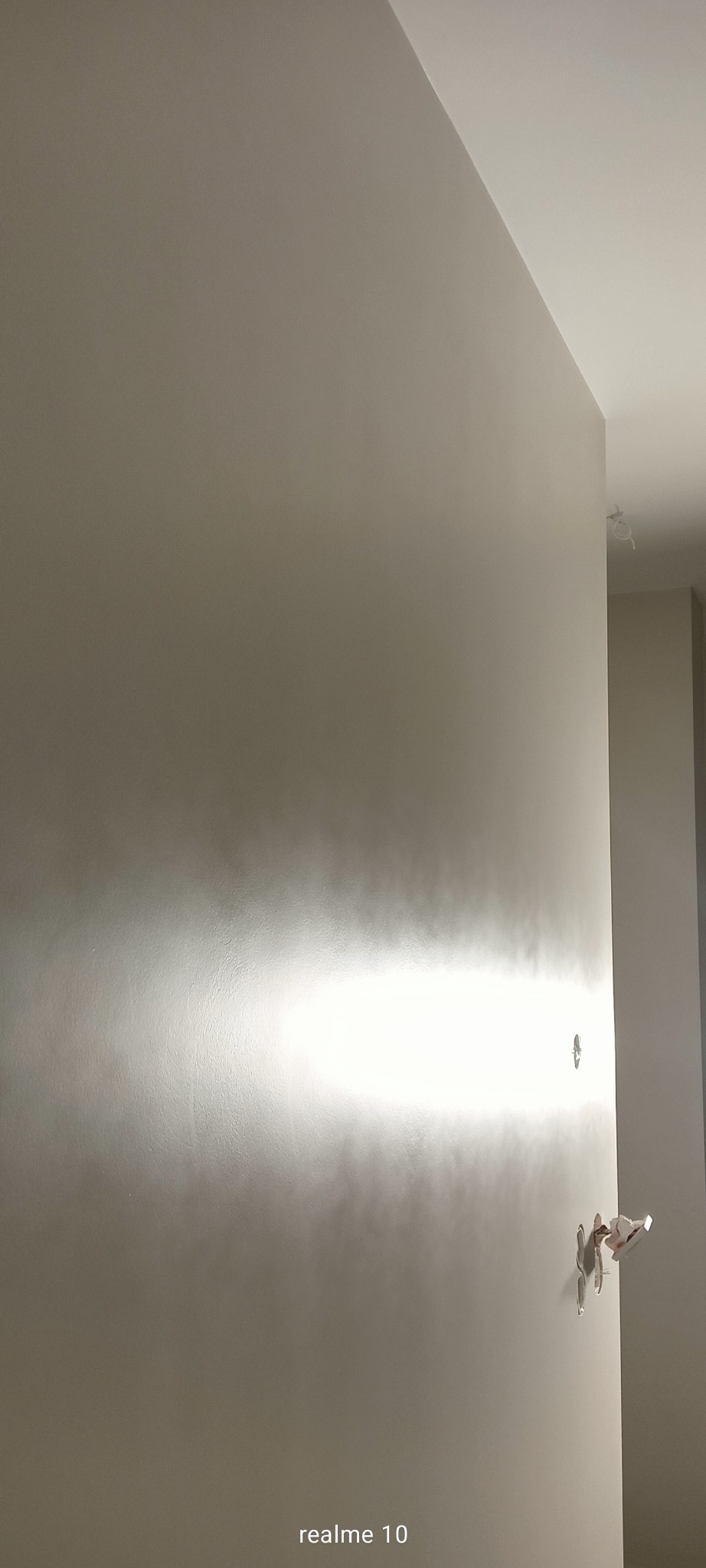 Malowanie Natryskowe, wcześniej nałożona Gładź Maszynowo czyli Natrysk Agregatem