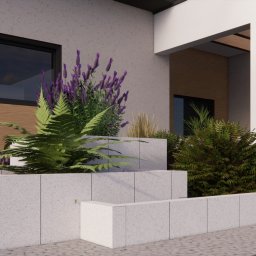 AG Studio - Projektowanie ogrodów - Trzystopniowa, jasnoszara donica z betonu architektonicznego, obsadzona paprociami, lawendą i trawami ozdobnymi przed nowoczesnym budynkiem z drewnianą elewacją.