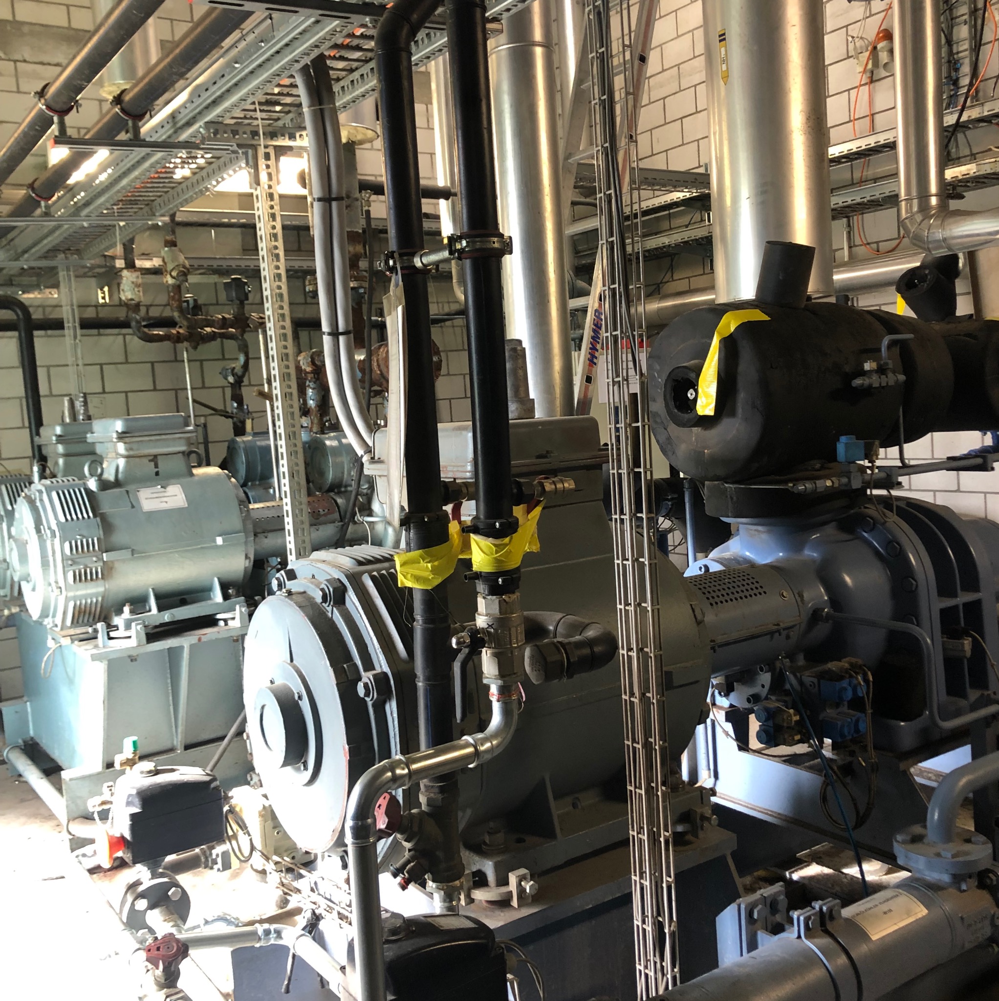 Wymiana oraz instalacja pompy. Budowa w Szwajcarii