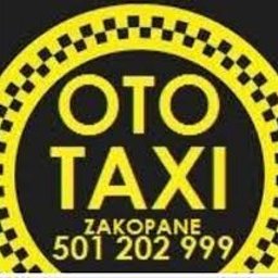 OTO TAXI & BUS ZAKOAPNE - Żółto-czarne logo firmy taksówkarskiej 'OTO TAXI' z Zakopanego, zawierające numer telefonu, umieszczone na białym tle.