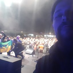 Podczas pracy jako techniczny gitarowy dla zespołu Big Cyc