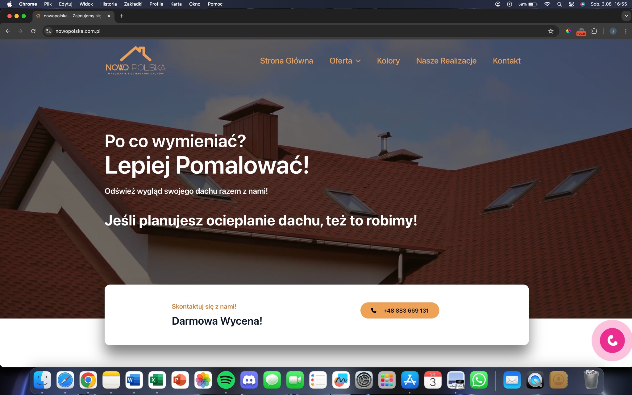 Zrzut ekranu strony internetowej firmy budowlanej z ofertą malowania i ocieplania dachów, prezentujący skośny dach z brązową dachówką i oknami połaciowymi na tle błękitnego nieba.