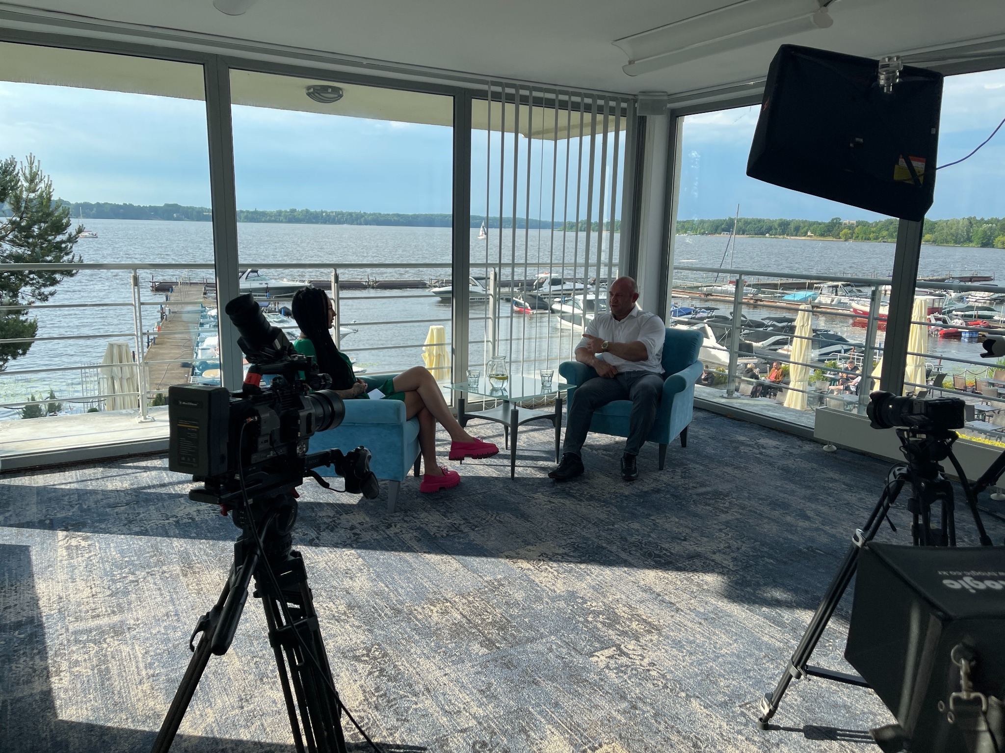 Realizacja rozmowy na trzy kamery. Szybko, sprawnie i efekt zadowalający :)