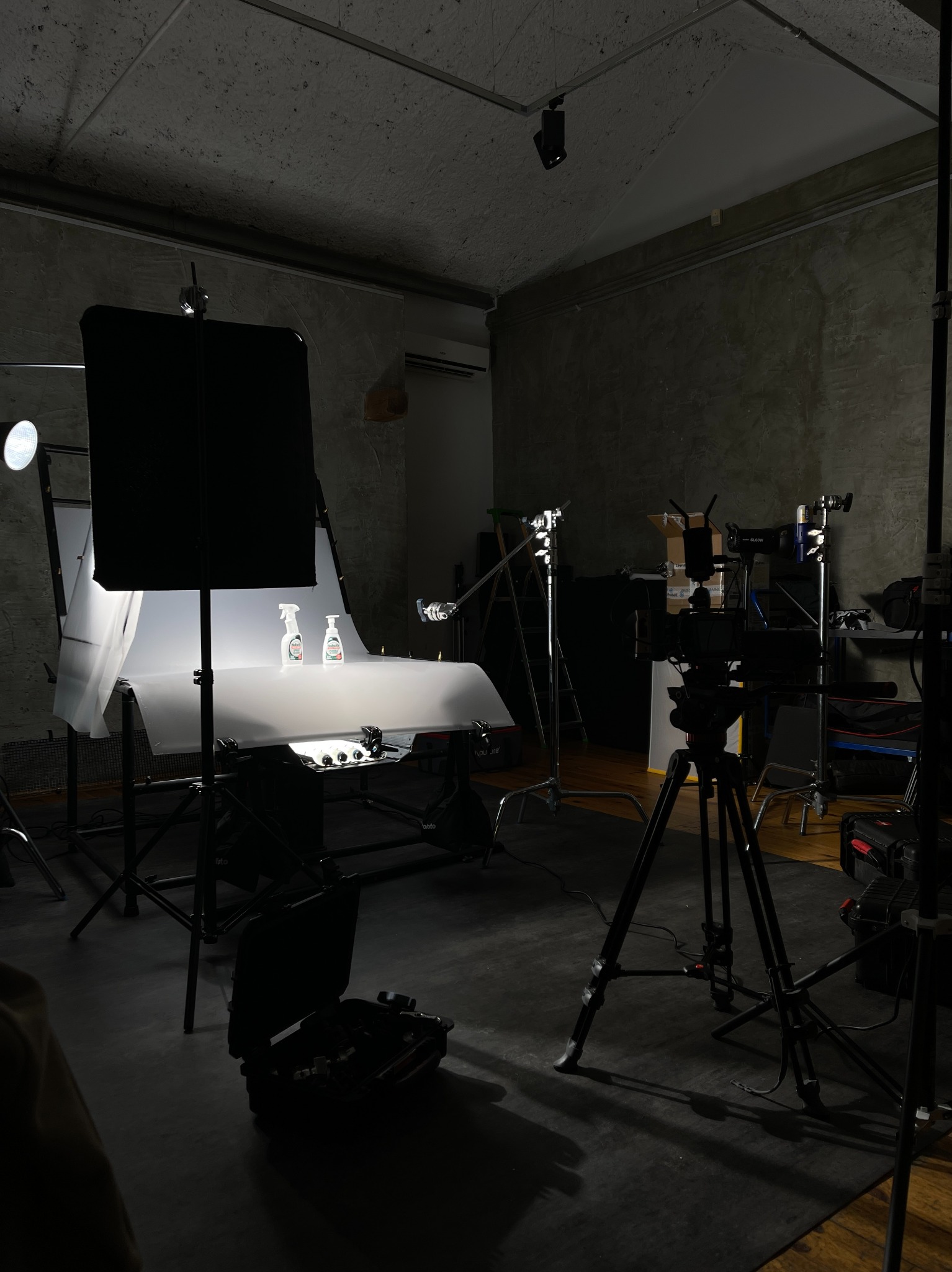 Krótkie reklamówki produktowe to podstawa do budowania tożsamości produktu.