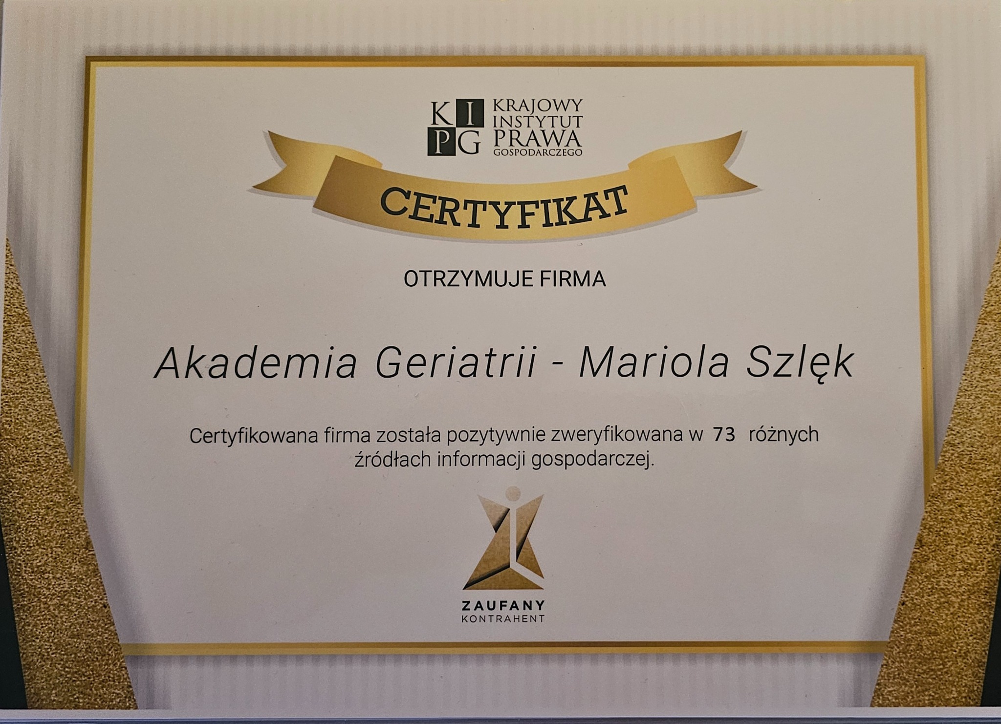 Certyfikat 'Zaufany Kontrahent' dla Akademii Geriatrii - Mariola Szlęk, wystawiony przez Krajowy Instytut Prawa Gospodarczego, potwierdzający pozytywną weryfikację w 73 źródłach informacji...