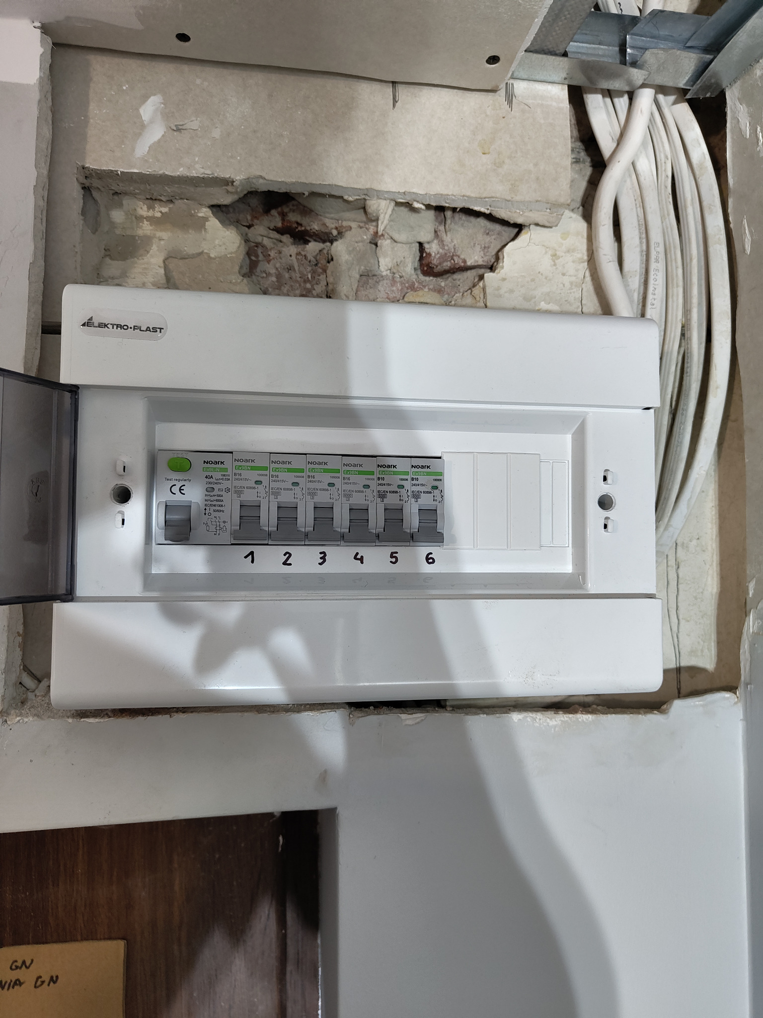 Montaż rozdzielnicy w mieszkaniu( kawalerka)