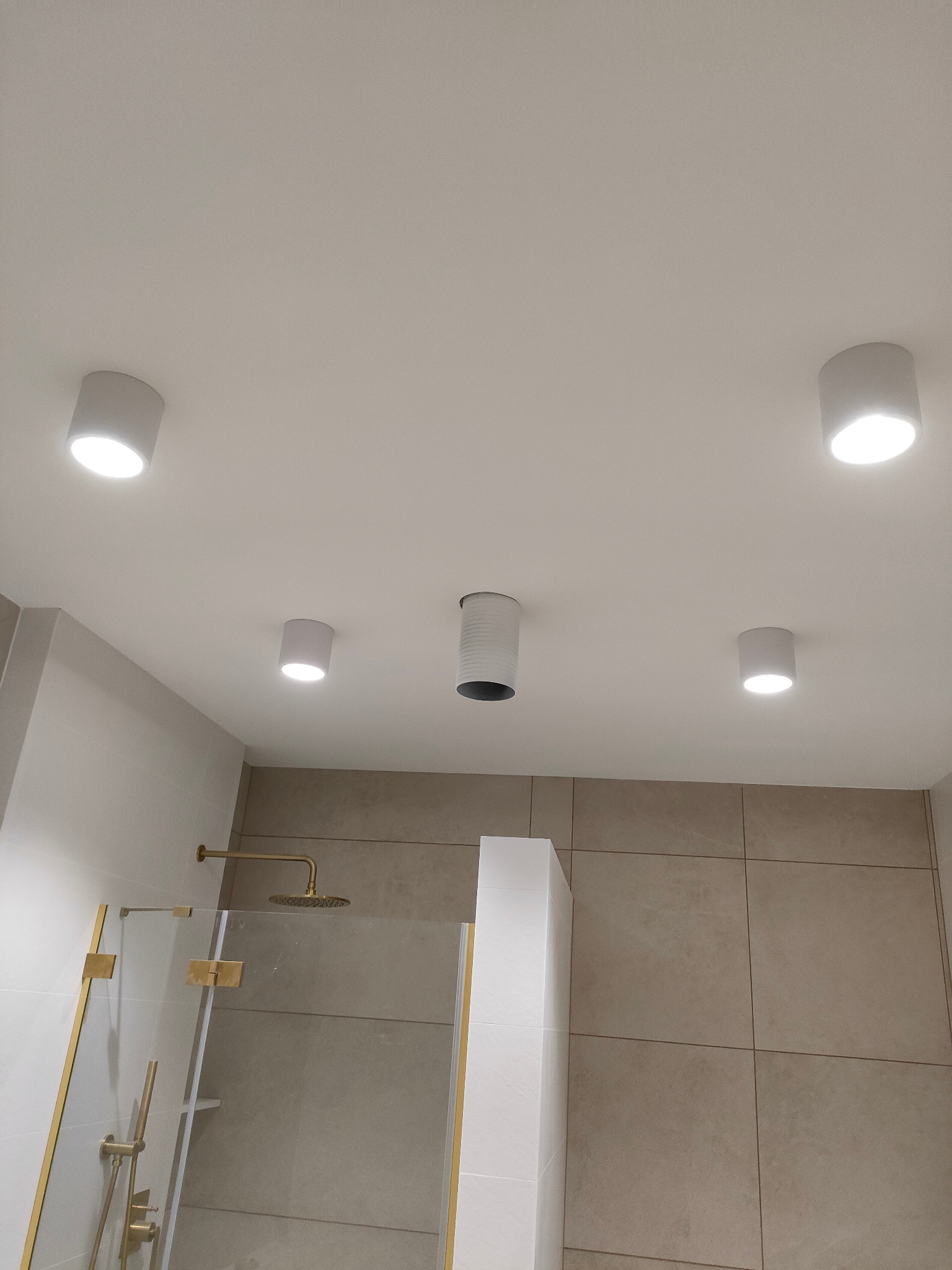 Montaż oświetlenia