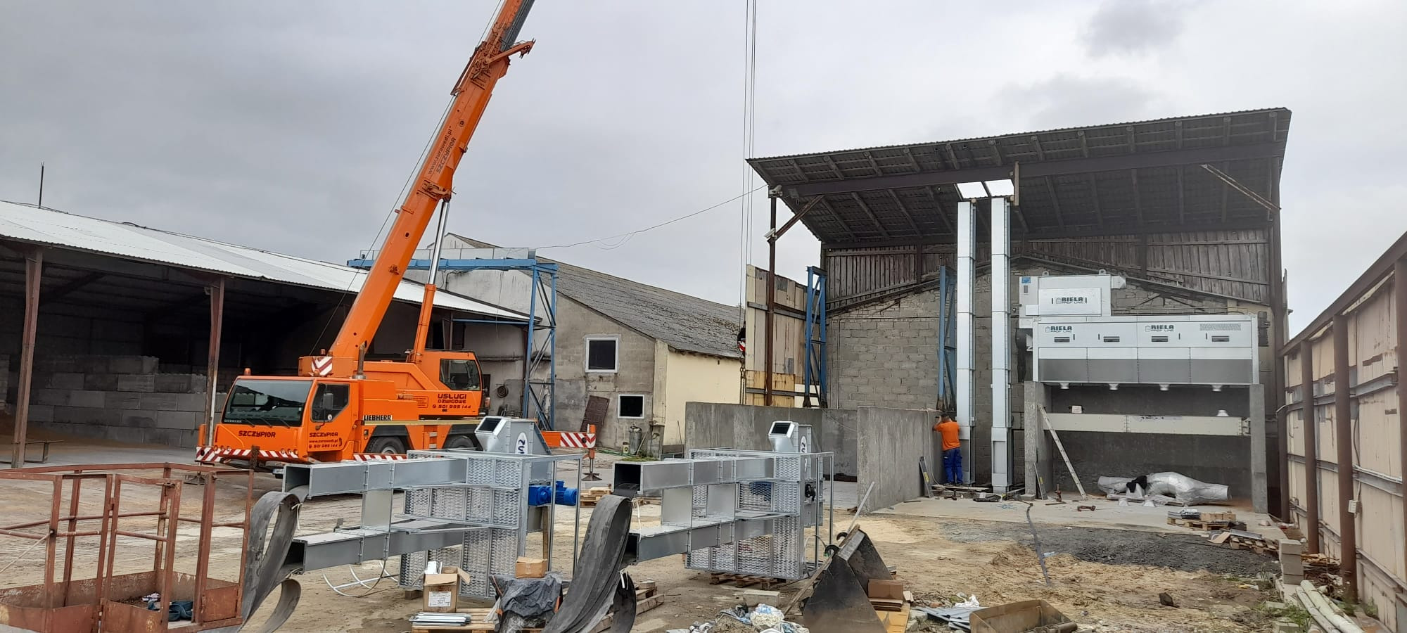 Montaż urządzeń transportu ziarna w Gnieżdżewie