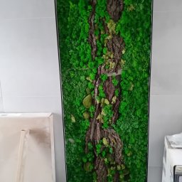 Wykonanie obrazu z mchu oraz kory do podświetlanej wnęki w łazience 