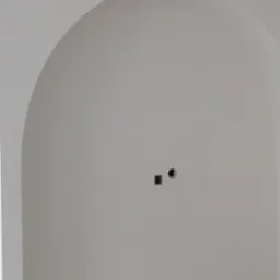 Wnęka w ścianie pomalowana na biało, z widocznymi otworami na gniazdko i kabel, przygotowana do dalszych prac wykończeniowych.