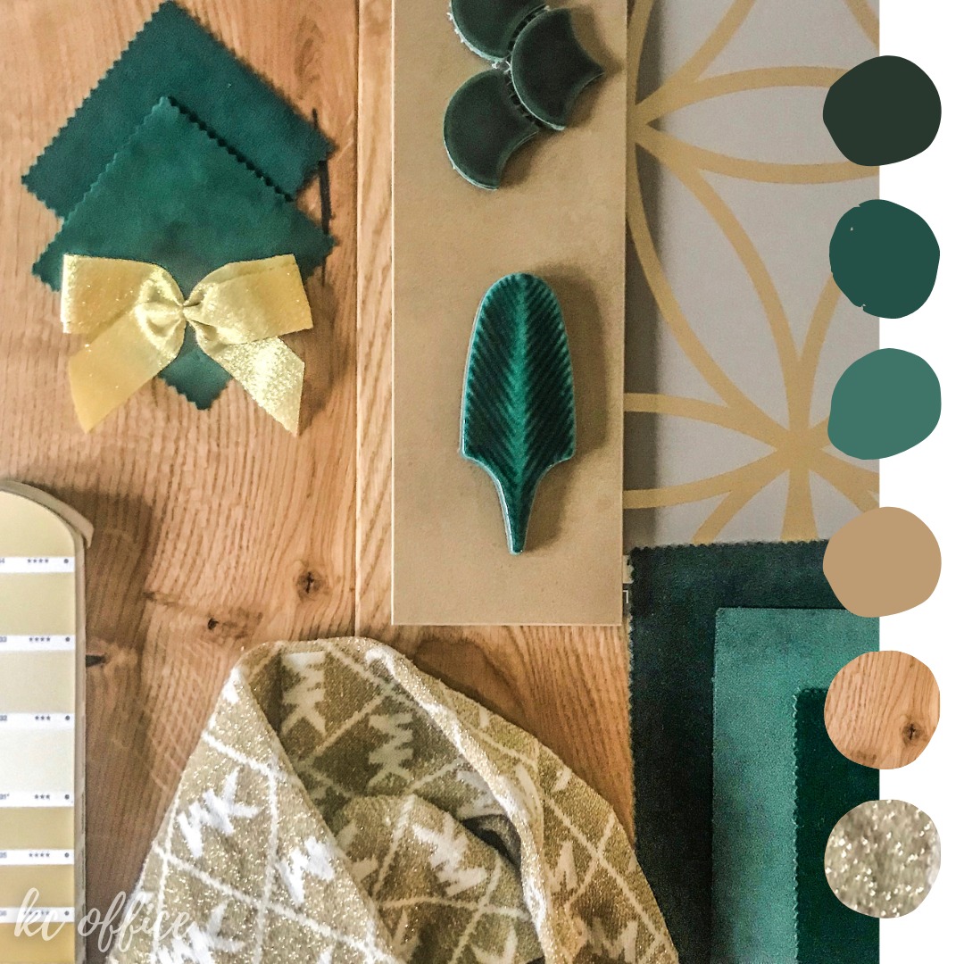 Paleta kolorów i materiałów w odcieniach zieleni i złota: próbki tkanin, płytek ceramicznych w kształcie liścia, tapety z geometrycznym wzorem, paleta barw i złoty szal na drewnianym podłożu.