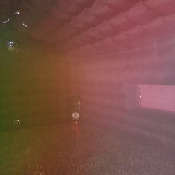 Tomasz Tomasz - Wnętrze dmuchanej konstrukcji z podłogą z trawy, oświetlone kolorowymi światłami, w tle widoczny system nagłośnienia.