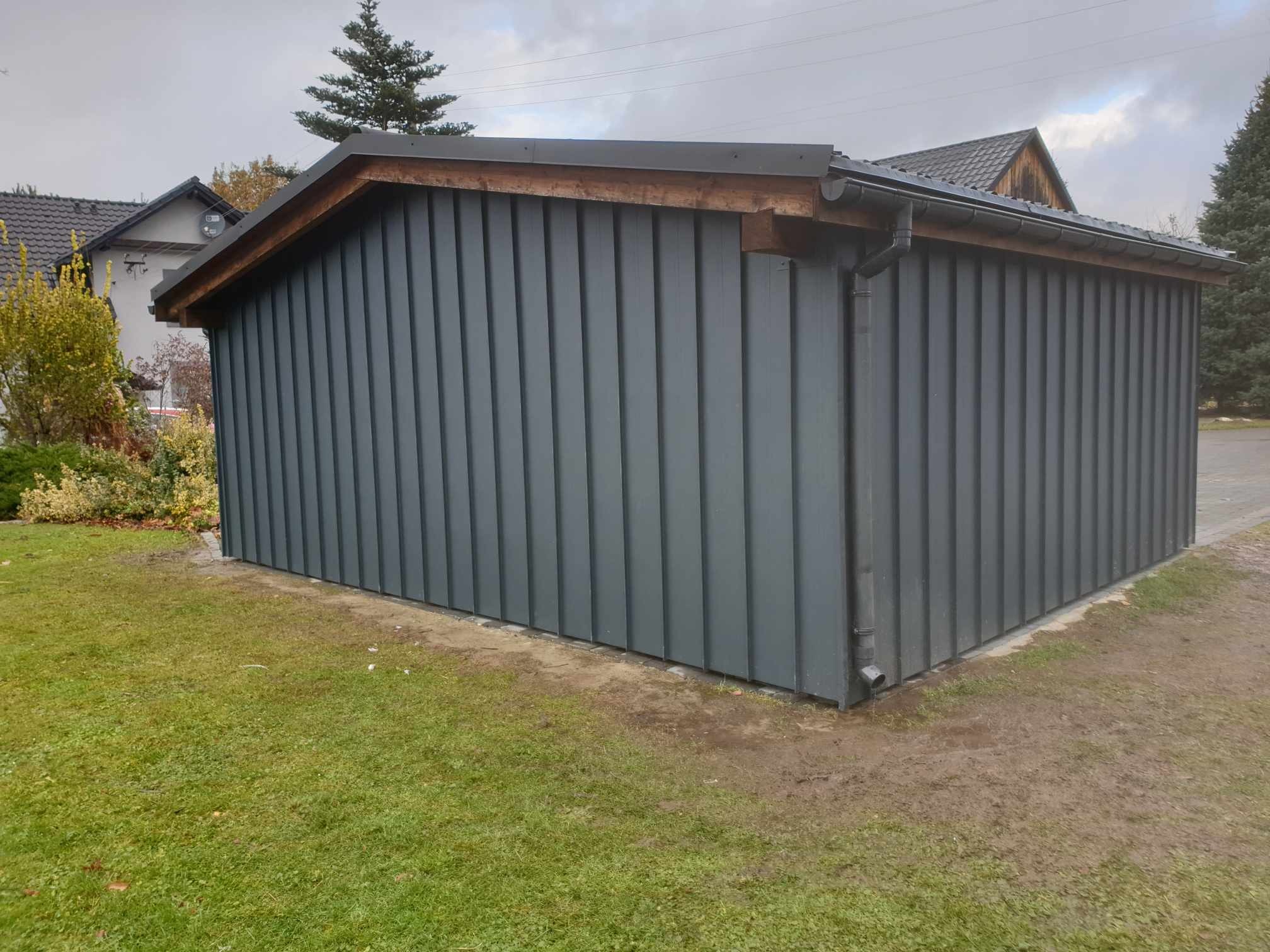 Wykonuje również elewacje blaszane