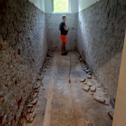 Emiljano & Brother's - Kucie płytek, kleju i tynku