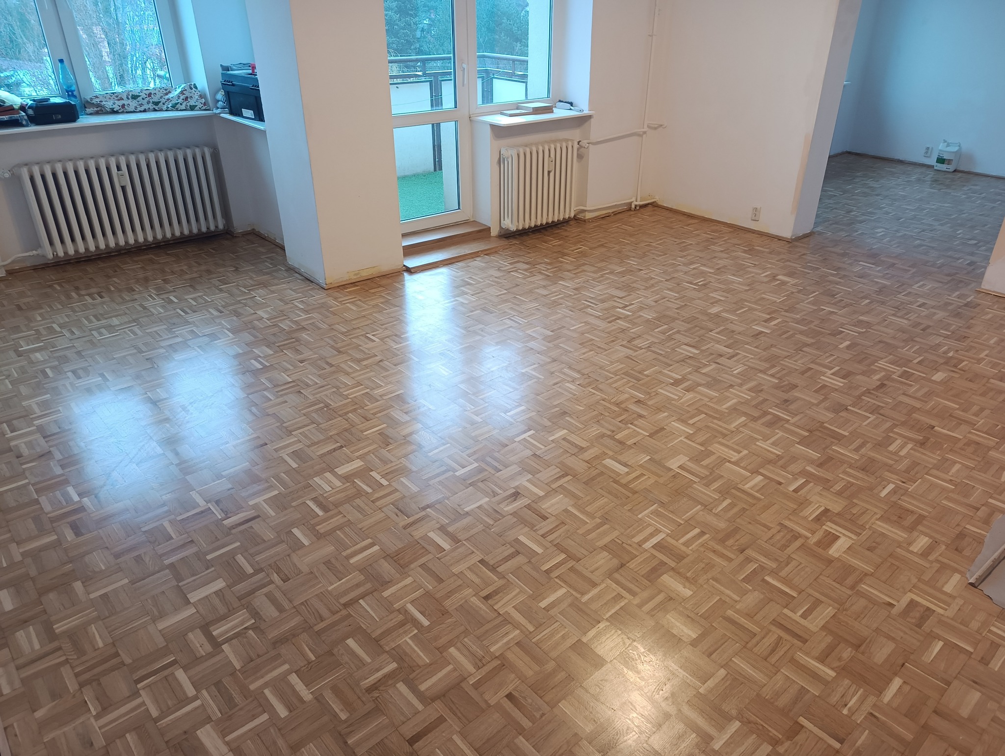 Cyklinowanie bez pyłowe, uzupełnianie ubytków, aplikacja szpachli, akryle