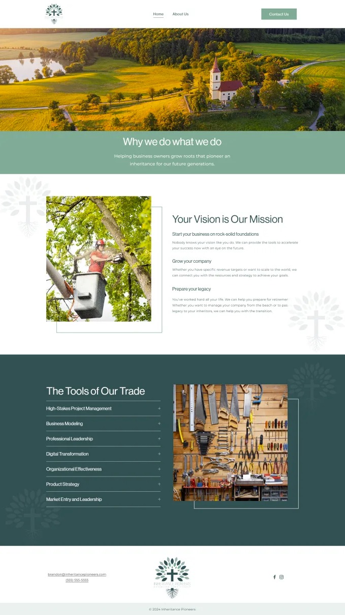 Zrzut ekranu strony internetowej firmy doradczej z widokiem krajobrazu, pracownika w podnośniku podczas przycinania drzewa oraz ściany z narzędziami.