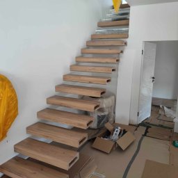 Stolarka Budowlana - Schody półkowe