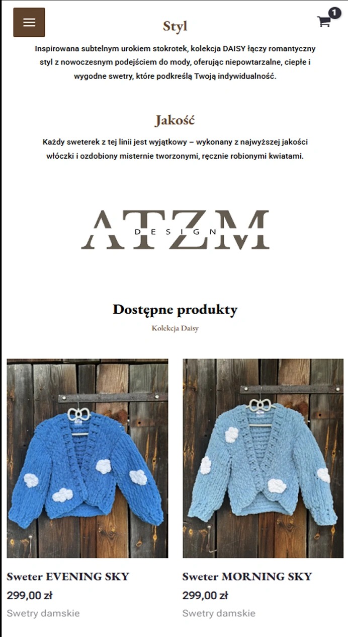 Zrzut ekranu strony internetowej z ofertą swetrów 'Evening Sky' i 'Morning Sky' z kolekcji Daisy, prezentowanych na tle drewnianej ściany.