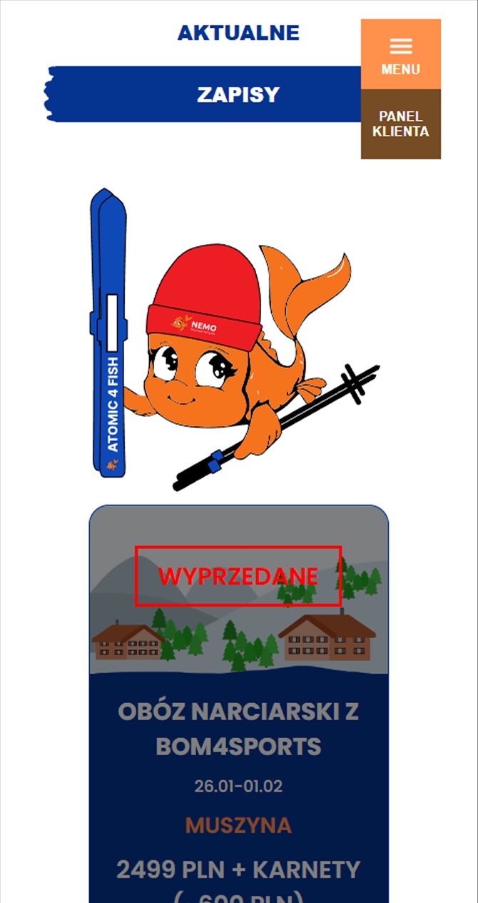 Grafika z rybką Nemo w czerwonej czapce narciarskiej, nartami Atomic i informacją o wyprzedanym obozie narciarskim Bom4Sports w Muszynie. Aktualne zapisy i menu.