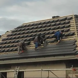 Prace dekarskie. Układanie dachówki