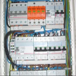 Instalacje elektryczne wraz z dokumentacją.