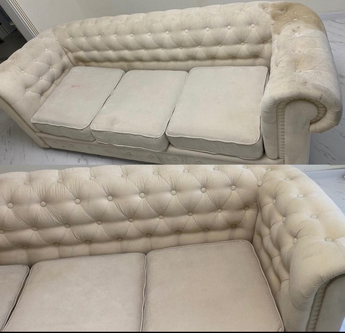 Kremowa sofa typu Chesterfield przed i po czyszczeniu, widoczne różnice w plamach na oparciu i siedzisku, usługa wykonana w Bielawie.