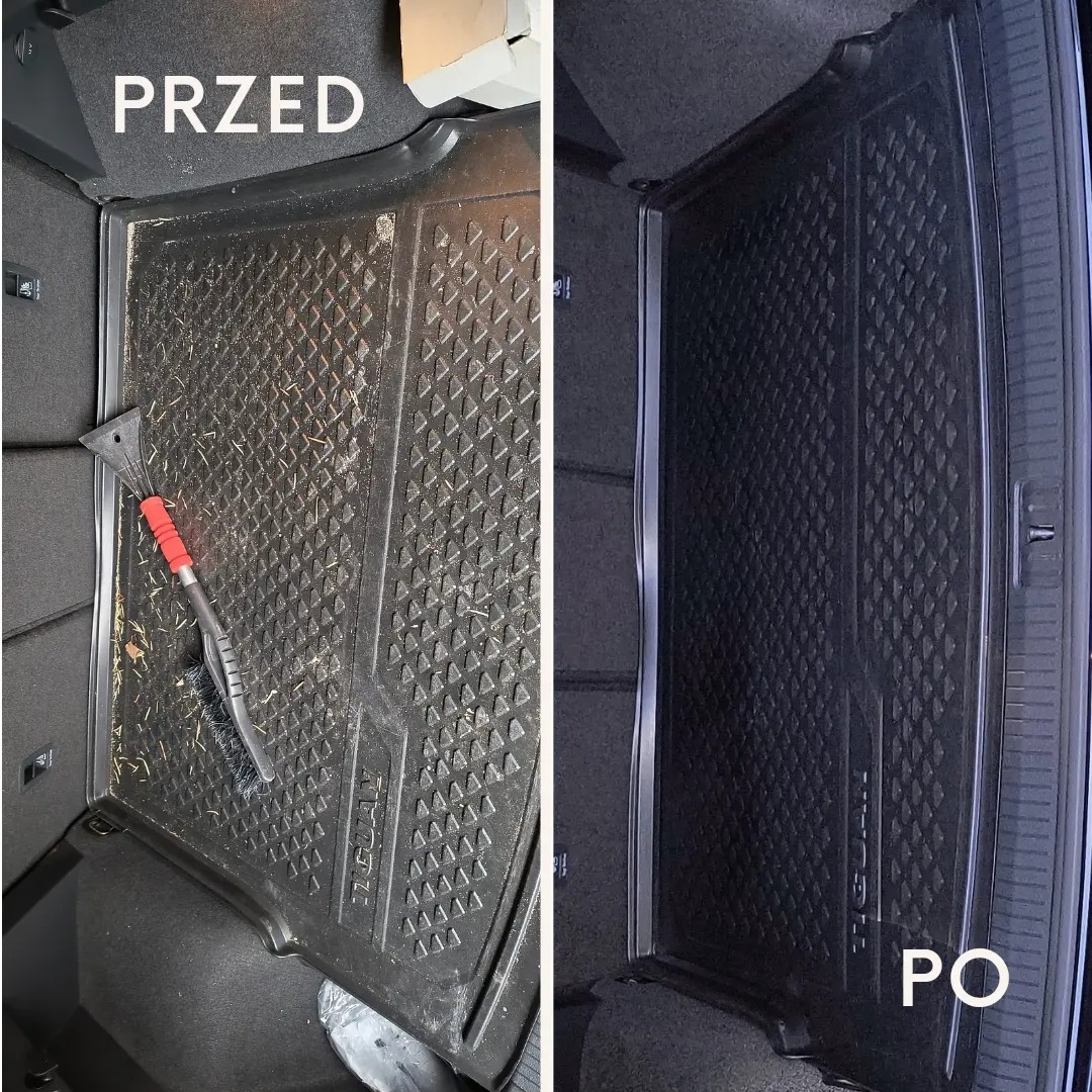 Porównanie stanu bagażnika samochodu przed i po czyszczeniu: po lewej brudna, gumowa mata z resztkami organicznymi i szczotką, po prawej czysta, czarna mata o identycznej fakturze.