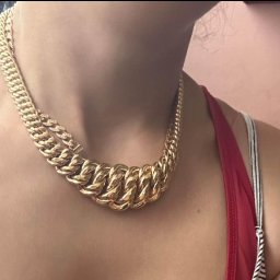 Mam oryginalne bransoletki i naszyjniki z 18-karatowego żółtego złota . Dostępne w bardzo przystępnych cenach 