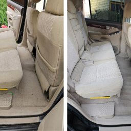 ESTOS Dawid Baczewski - Porównanie tylnych siedzeń samochodu przed i po czyszczeniu tapicerki, widoczne różnice w czystości dywaników i siedzeń.
