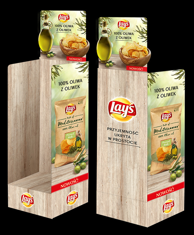 Ekspozycja podłogowa z dwoma regałami prezentującymi chipsy Lay's o smaku oliwy z oliwek, z elementami graficznymi nawiązującymi do śródziemnomorskich smaków, w tym butelka oliwy i oliwki.