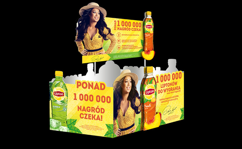 Ekspozycja POSM z wizerunkiem celebrytki i butelkami Lipton w ramach promocji 'Ponad 1 000 000 Nagród Czeka!'