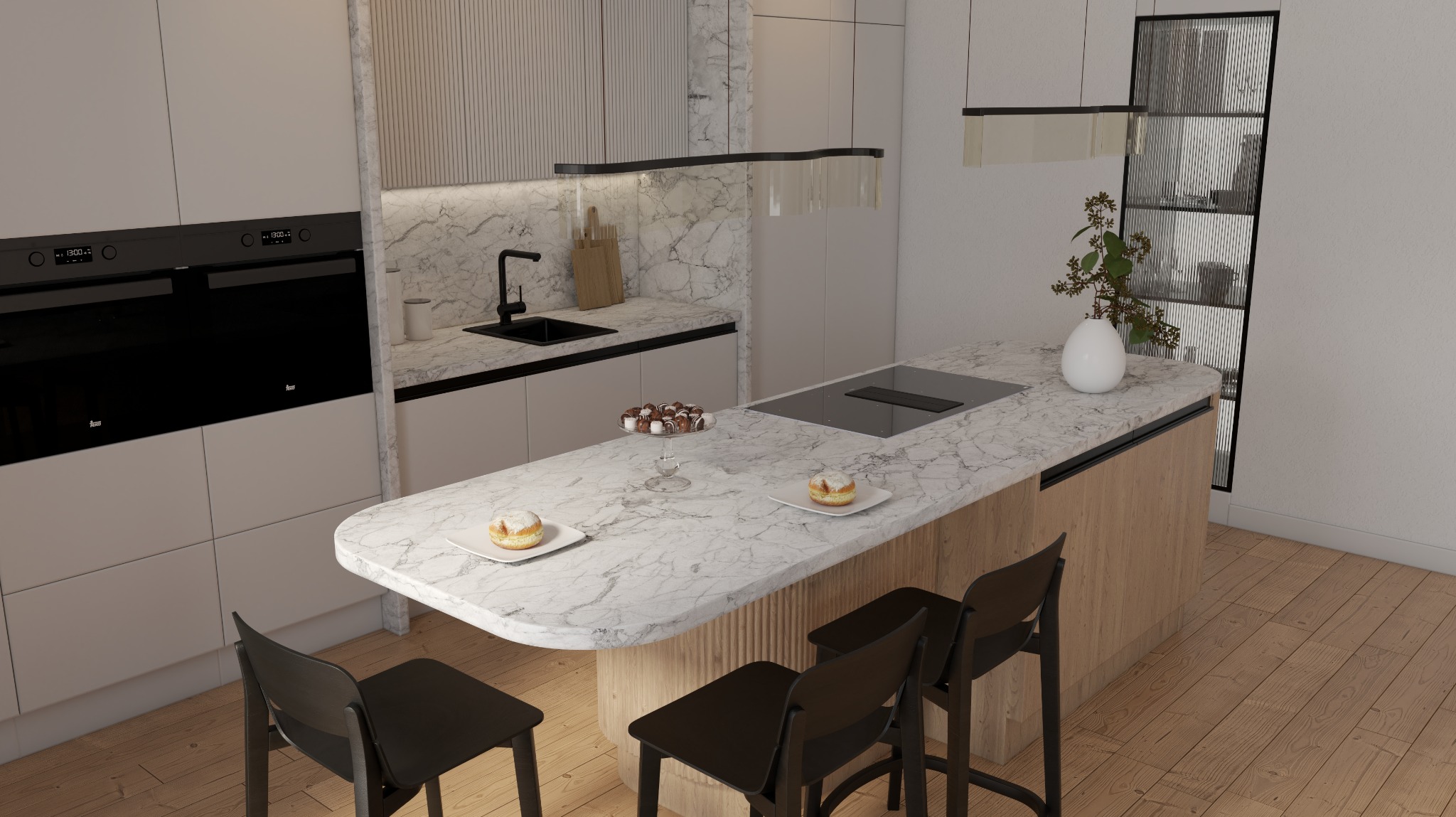 Nowoczesna kuchnia z wyspą o marmurowym blacie, czarnymi krzesłami barowymi i minimalistycznym oświetleniem. Widoczne detale: ciastka na blacie i przeszklona witryna.