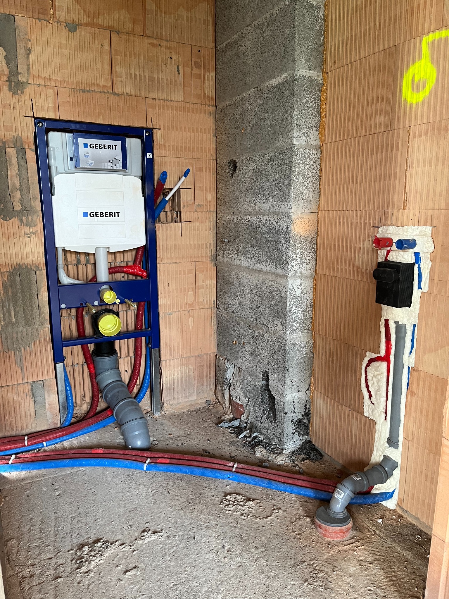 Montaż kanalizacji i instalacji wodociągowej w domu jednorodzinnym