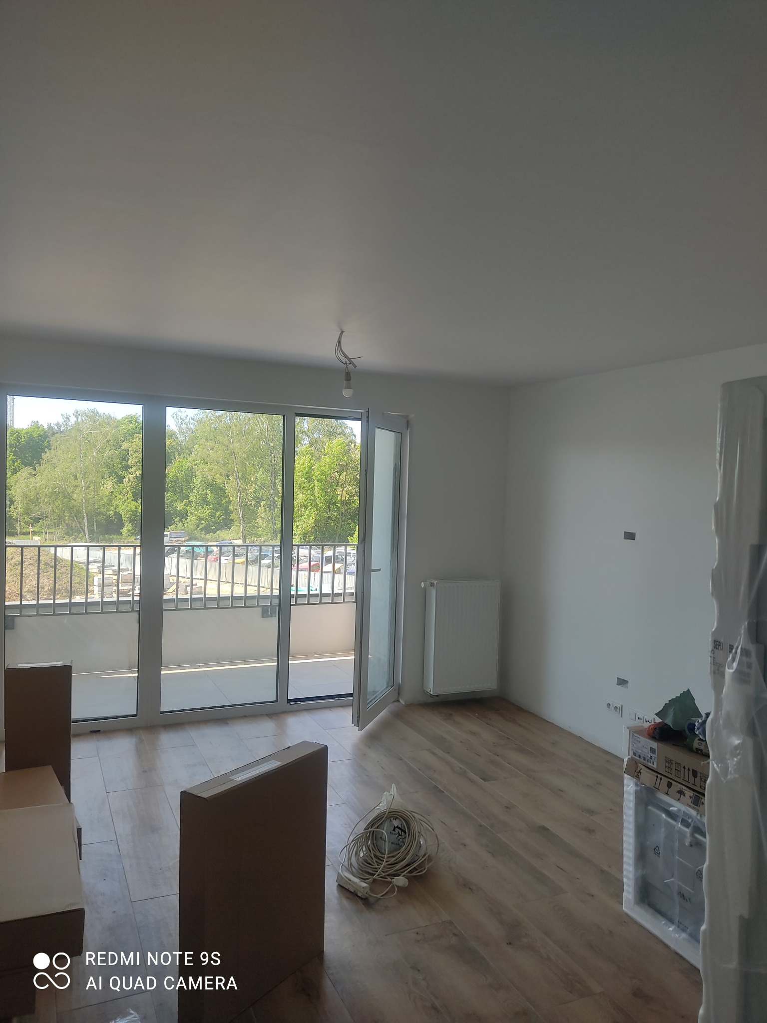 Wykonano gładzie, malowanie i płytki na podłodze