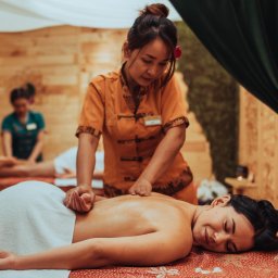 Prezenty z strefie relaksu: masaż relaksacyjny