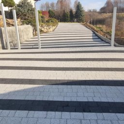 Piotr Salachna - Przed domem Żywiec